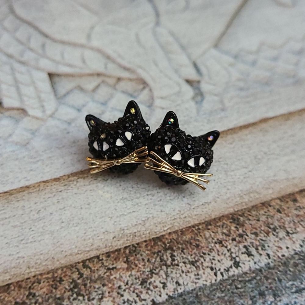 Black cat stud earrings - Betsey Johnson
